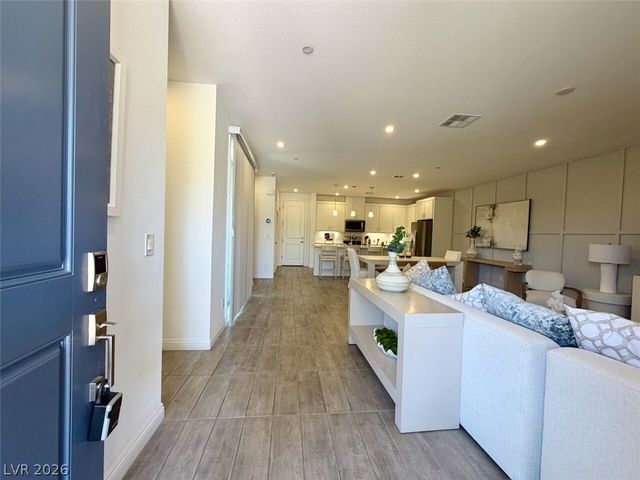 802 Royal Beekman Street, Henderson, NV 89011