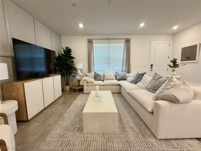 802 Royal Beekman Street, Henderson, NV 89011