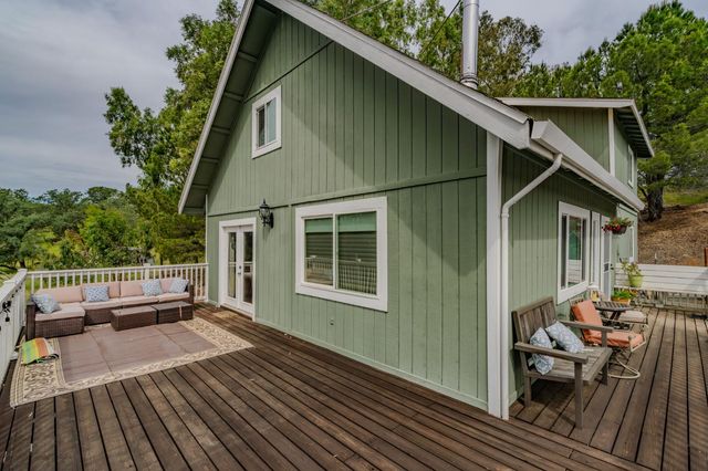 7067 Cane Ln, Valley Springs, CA 95252