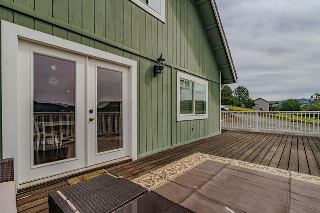 7067 Cane Ln, Valley Springs, CA 95252