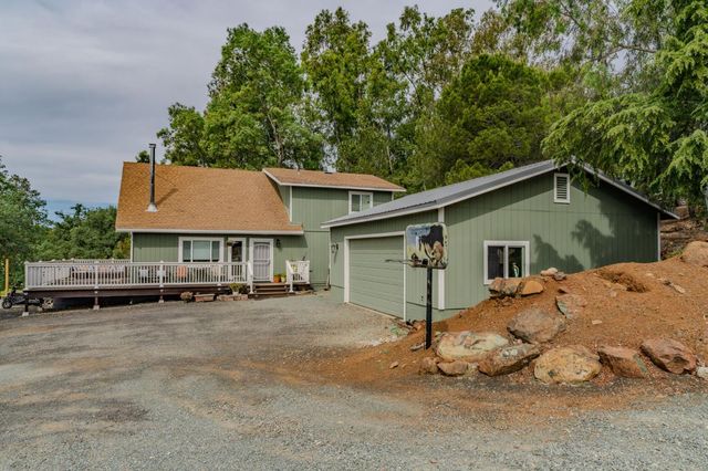 7067 Cane Ln, Valley Springs, CA 95252