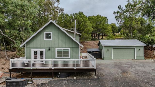 7067 Cane Ln, Valley Springs, CA 95252