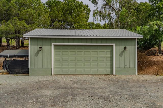 7067 Cane Ln, Valley Springs, CA 95252