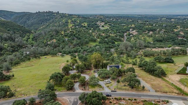 7067 Cane Ln, Valley Springs, CA 95252