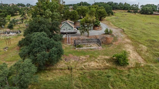 7067 Cane Ln, Valley Springs, CA 95252
