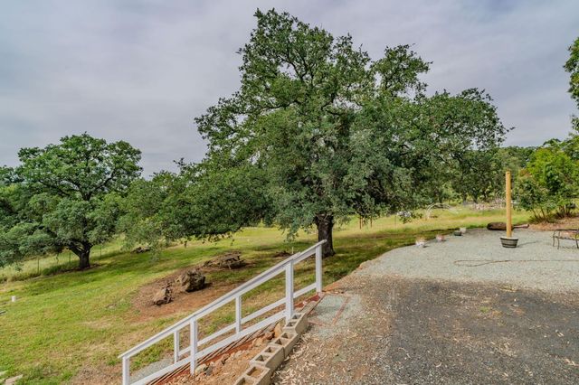 7067 Cane Ln, Valley Springs, CA 95252