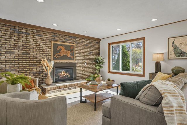 3723 Meadowbrooke CIRCLE, De Forest, WI 53532