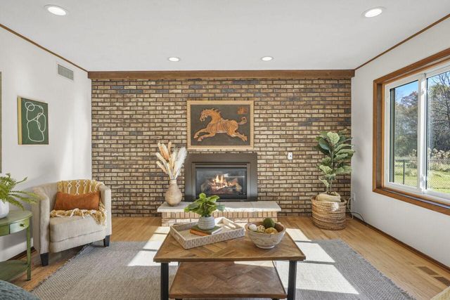 3723 Meadowbrooke CIRCLE, De Forest, WI 53532