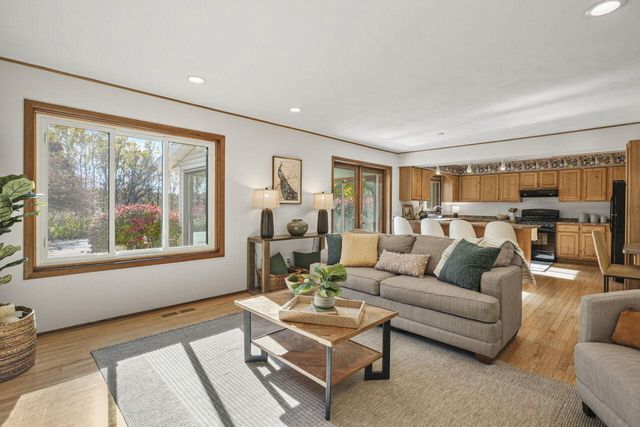 3723 Meadowbrooke CIRCLE, De Forest, WI 53532