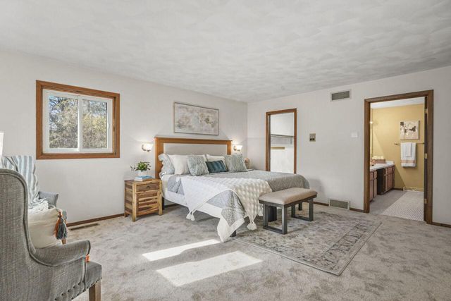 3723 Meadowbrooke CIRCLE, De Forest, WI 53532