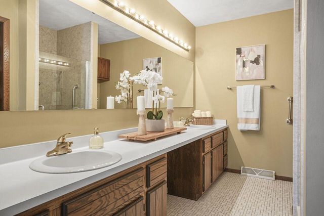 3723 Meadowbrooke CIRCLE, De Forest, WI 53532