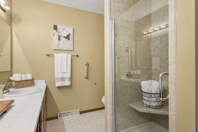 3723 Meadowbrooke CIRCLE, De Forest, WI 53532