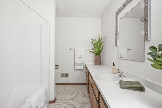 3723 Meadowbrooke CIRCLE, De Forest, WI 53532