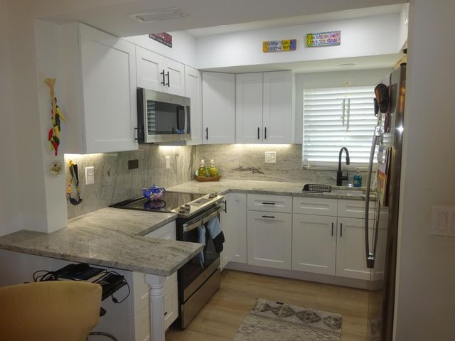 2864 E Crosley Dr Drive E A, West Palm Beach, FL 33415