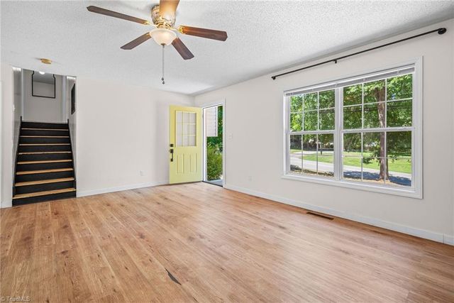 1111 5th Avenue, Lexington, NC 27295
