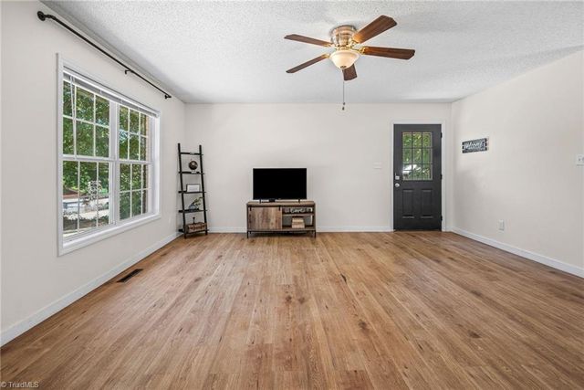 1111 5th Avenue, Lexington, NC 27295