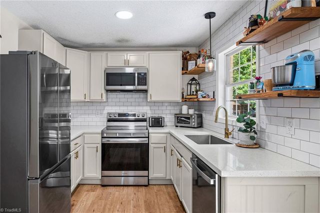 1111 5th Avenue, Lexington, NC 27295