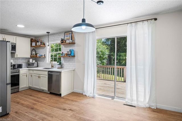 1111 5th Avenue, Lexington, NC 27295