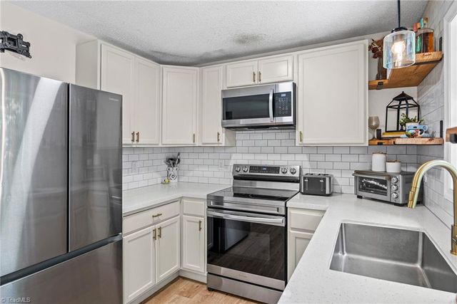 1111 5th Avenue, Lexington, NC 27295