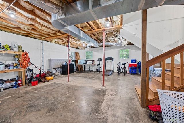 1111 5th Avenue, Lexington, NC 27295