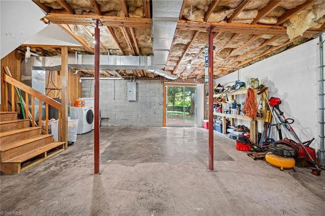1111 5th Avenue, Lexington, NC 27295