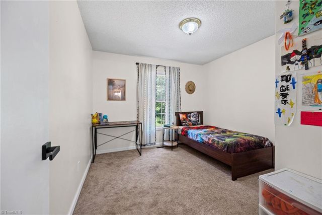 1111 5th Avenue, Lexington, NC 27295