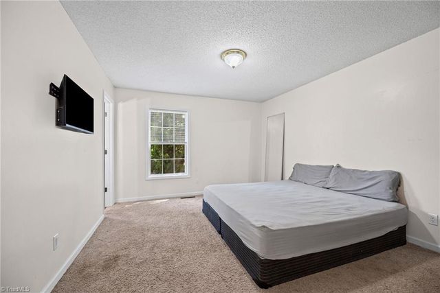 1111 5th Avenue, Lexington, NC 27295