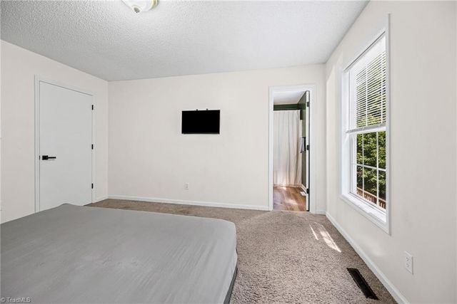 1111 5th Avenue, Lexington, NC 27295