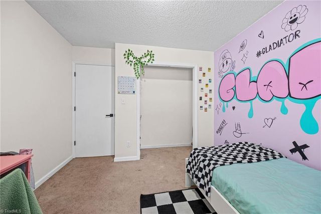 1111 5th Avenue, Lexington, NC 27295