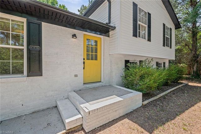 1111 5th Avenue, Lexington, NC 27295