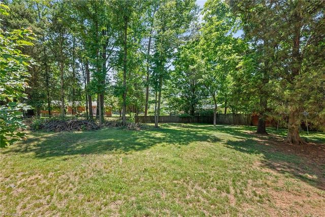 1111 5th Avenue, Lexington, NC 27295