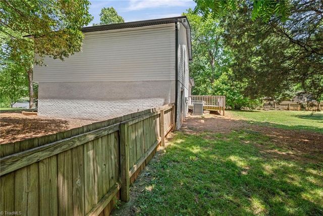 1111 5th Avenue, Lexington, NC 27295