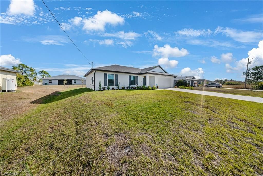 Image 3 of property listing at 4309 NE 8th CT, Cape Coral, FL 33909