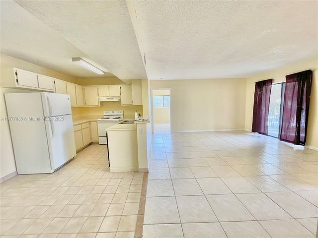 251 W Palm Cir W 206, Pembroke Pines, FL 33025