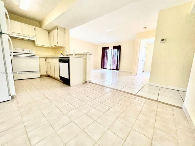 251 W Palm Cir W 206, Pembroke Pines, FL 33025