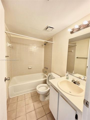 251 W Palm Cir W 206, Pembroke Pines, FL 33025