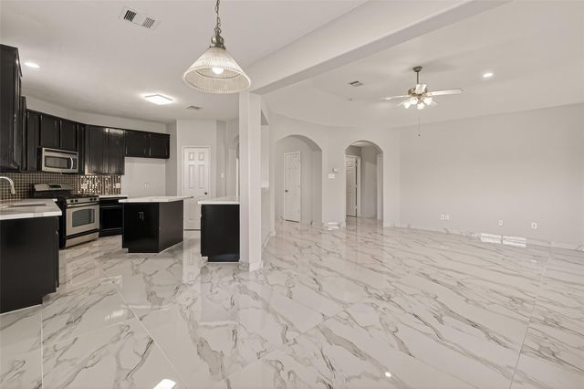 71 N Forrest Avenue, La Porte, TX 77571