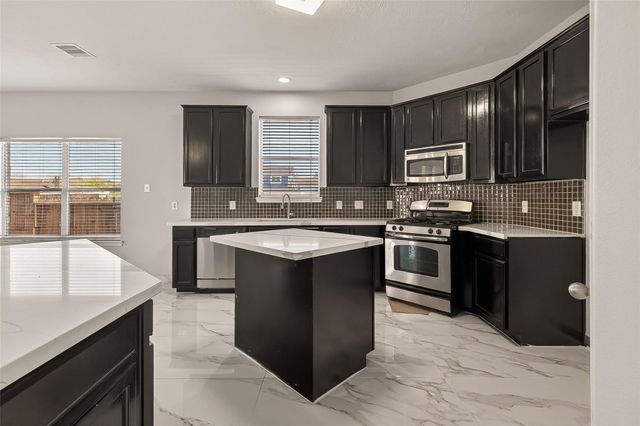 71 N Forrest Avenue, La Porte, TX 77571