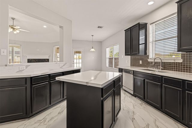 71 N Forrest Avenue, La Porte, TX 77571