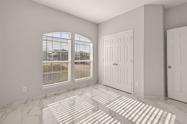 71 N Forrest Avenue, La Porte, TX 77571