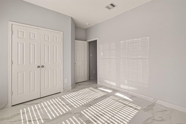 71 N Forrest Avenue, La Porte, TX 77571