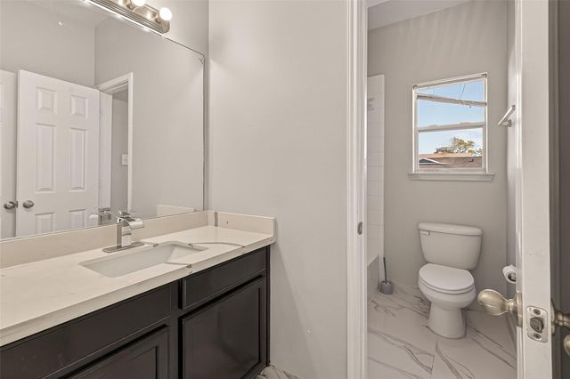 71 N Forrest Avenue, La Porte, TX 77571