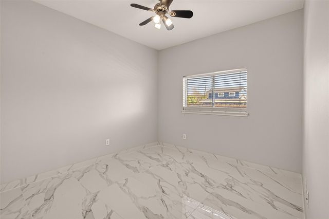 71 N Forrest Avenue, La Porte, TX 77571