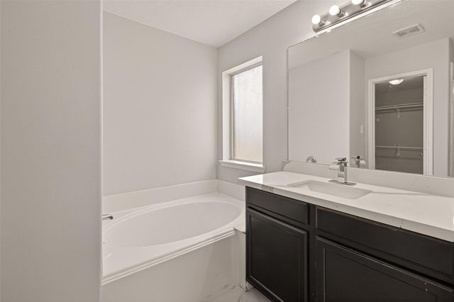 71 N Forrest Avenue, La Porte, TX 77571