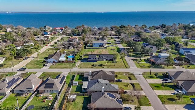 71 N Forrest Avenue, La Porte, TX 77571