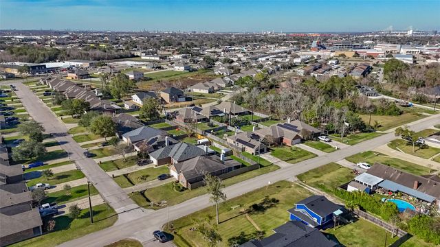 71 N Forrest Avenue, La Porte, TX 77571