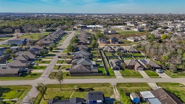 71 N Forrest Avenue, La Porte, TX 77571