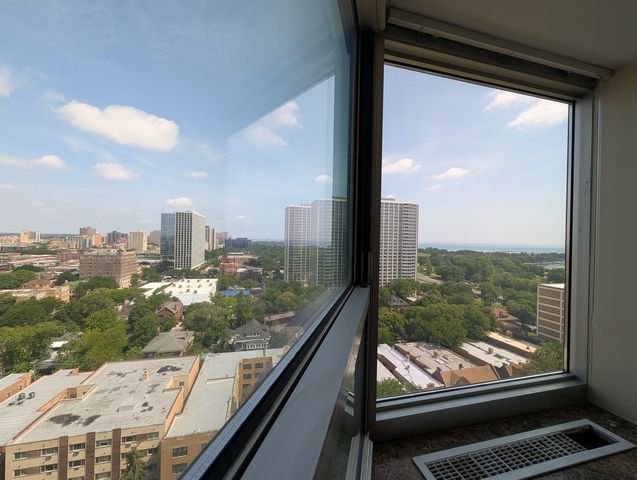 720 W Gordon Terrace 19F, Chicago, IL 60613