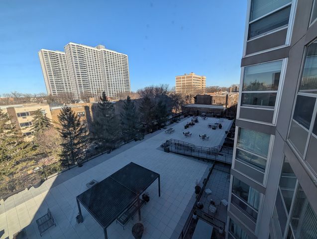 720 W Gordon Terrace 19F, Chicago, IL 60613