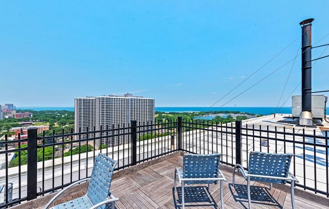 720 W Gordon Terrace 19F, Chicago, IL 60613